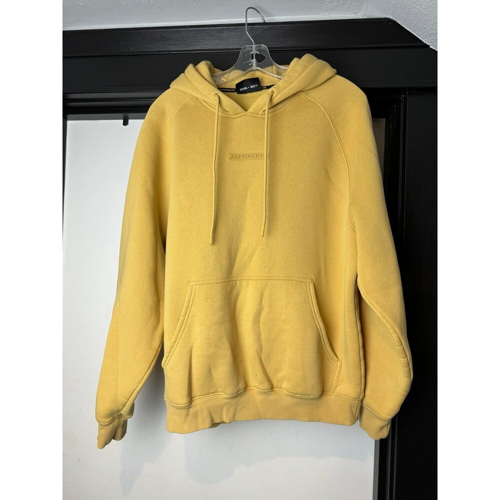 Alphalete Hoodie Mens meduim Yellow Logo Pullover Athleisure Fleece Lined